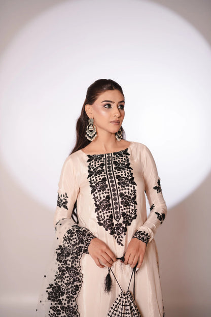 Moonlight - Shehminas Wardrobe in ivory and black – detail view